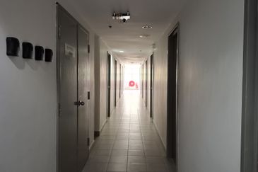 D28 Damansara Residence Studio room Walking Distance To MRT