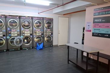 D28 Damansara Residence Studio room Walking Distance To MRT