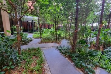 Henna Residence @ The Quartz