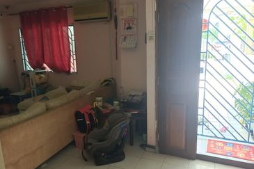 Double Storey House For Sale @ Taman SB Indah, Seri Kembangan, Selangor