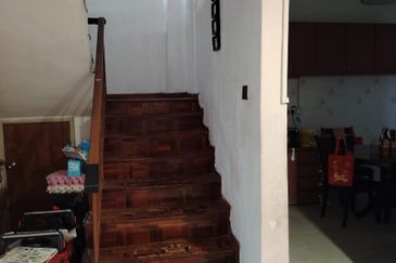 Double Storey House For Sale @ Taman SB Indah, Seri Kembangan, Selangor