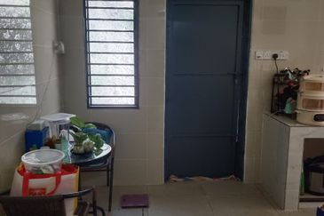 Double Storey House For Sale @ Taman SB Indah, Seri Kembangan, Selangor