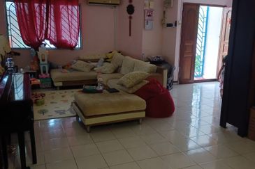 Double Storey House For Sale @ Taman SB Indah, Seri Kembangan, Selangor