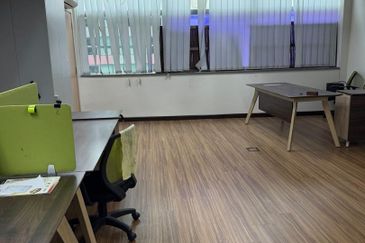 Leisure Commerce Square