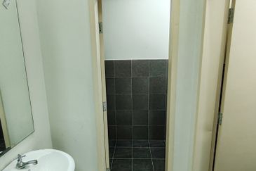 Majestic Maxim 1st floor Shop For Rent