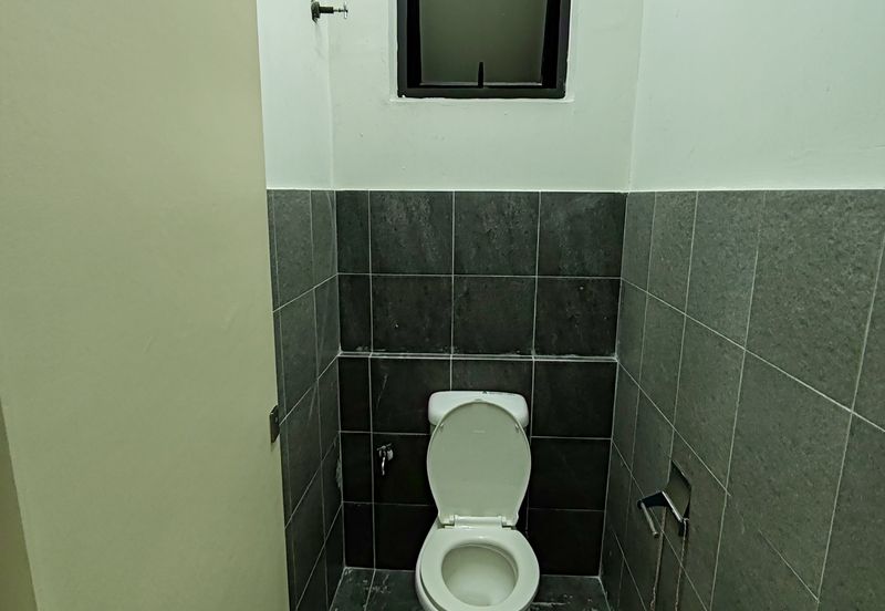 Majestic Maxim 1st floor Shop For Rent