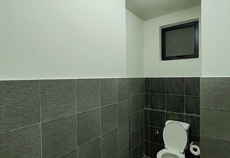 Majestic Maxim 1st floor Shop For Rent