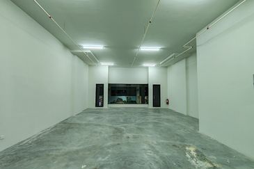 Majestic Maxim 1st floor Shop For Rent