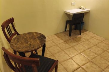 Pusat Perniagaan Adenium 4 adjoining shoplot with Hotel Business For Sale