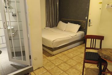 Pusat Perniagaan Adenium 4 adjoining shoplot with Hotel Business For Sale