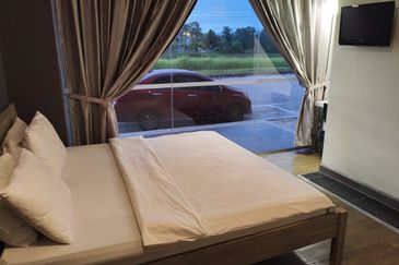 Pusat Perniagaan Adenium 4 adjoining shoplot with Hotel Business For Sale