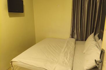 Pusat Perniagaan Adenium 4 adjoining shoplot with Hotel Business For Sale