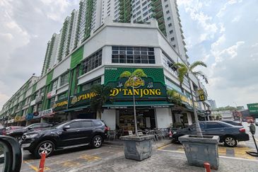 Parklane OUG Service Apartment