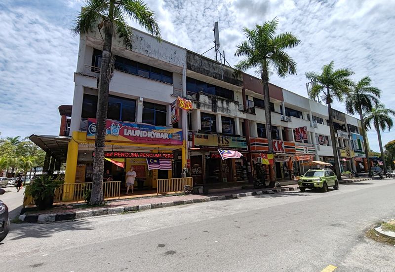 HiCom-Glenmarie Industrial Park