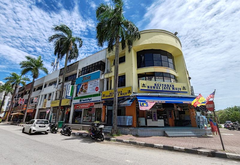 HiCom-Glenmarie Industrial Park