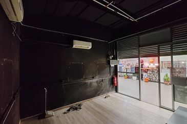 Majestic Maxim Limited Prime Commercial Retail Lot For Rent