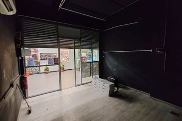 Majestic Maxim Limited Prime Commercial Retail Lot For Rent