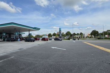 Ivoris @ Eco Majestic