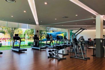 3 storey 20x75 builtup 3400 free all fees