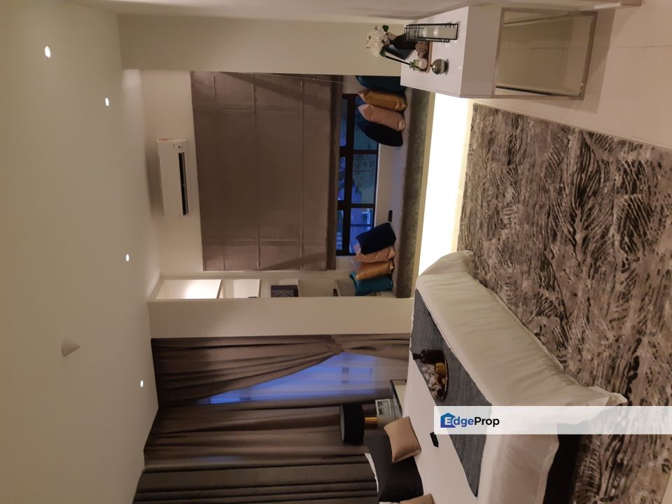 3 storey 22x75 builtup 3800 free all legal fees an, Selangor, Puchong