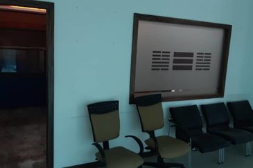 Ground floor shop BELOW MARKET RENT Puchong