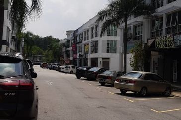 Ground floor shop BELOW MARKET RENT Puchong