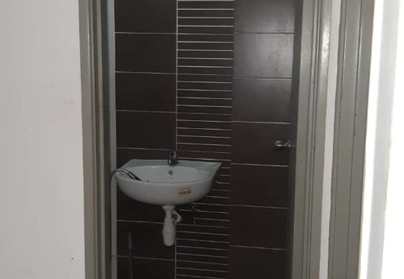 Ground floor shop BELOW MARKET RENT Puchong