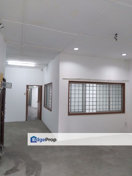 22 x 80 renovated office ready now, Selangor, Puchong