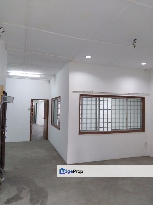 22 x 80 renovated office ready now, Selangor, Puchong