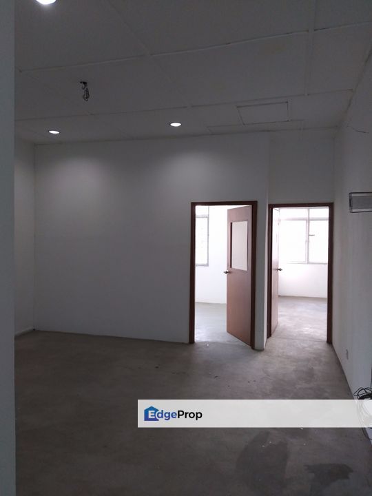 22 x 80 renovated office ready now, Selangor, Puchong