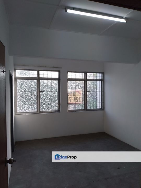 22 x 80 renovated office ready now, Selangor, Puchong