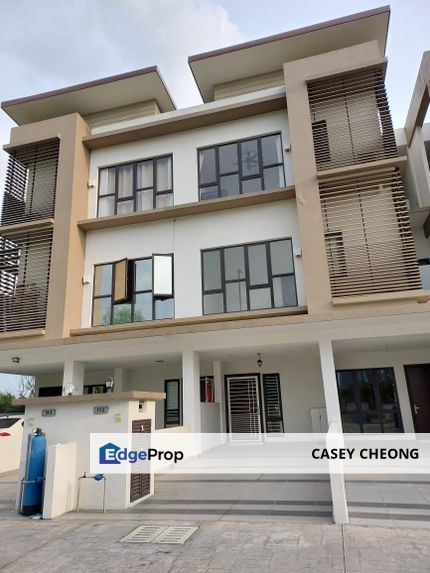 Landed | Town House | N'dira @ 16 Sierra, Puchong South, Selangor | 🏘️3 Storey House At Ndira 16 Sierra Puchong Furnished, Selangor, Puchong South