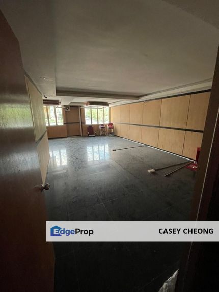 Spacious 1st Floor Office Next to Hong Leong Bank, Selangor, Puchong