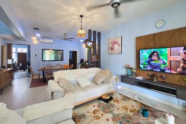 Ayu Puri, Alam Nusantara