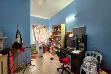 Ayu Puri, Alam Nusantara