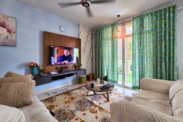 Ayu Puri, Alam Nusantara