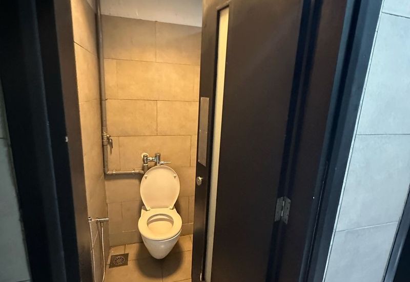 Petaling Jaya Trade Centre @ Damansara Perdana, Partly furnished Office For Rent RM 4psf neg