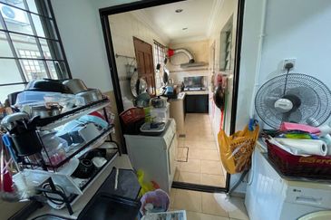 Avenue 23 Sunway Damansara  2 Sty Intermediate Unit For Sale