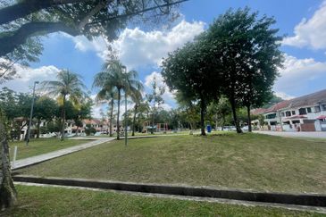 Avenue 23 Sunway Damansara  2 Sty Intermediate Unit For Sale