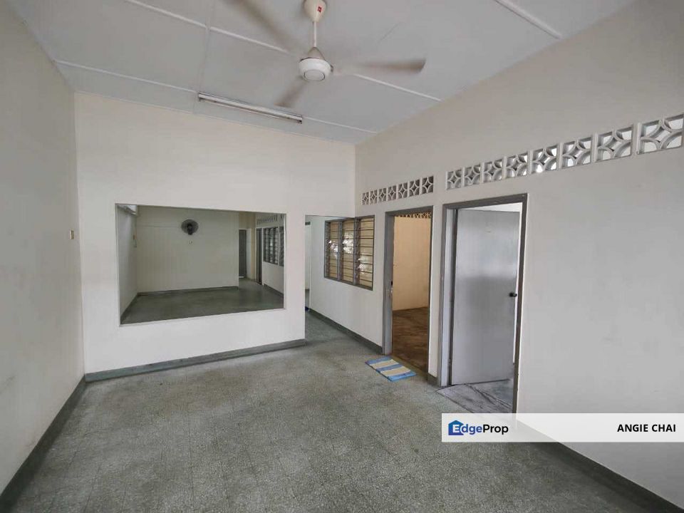 Paramount Garden Section 20 single storey basic house for sale for Sale