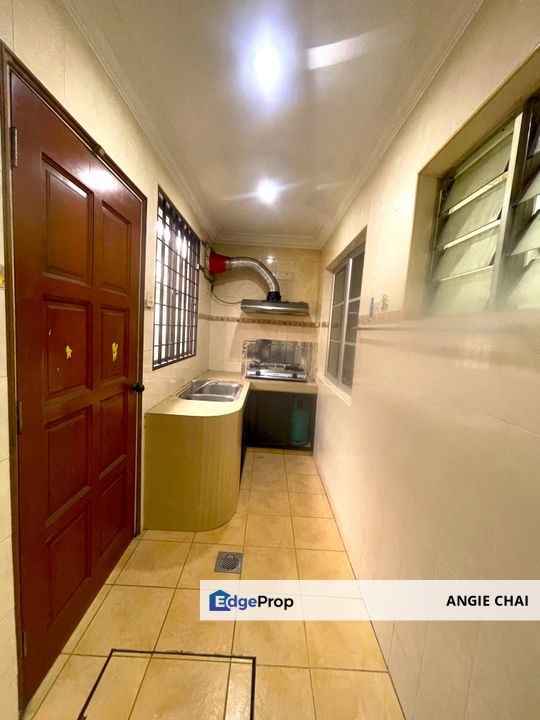 2 storey terrace basic unit surrounded by commercial facilities, schools, hospitals, banks, Selangor, Petaling Jaya