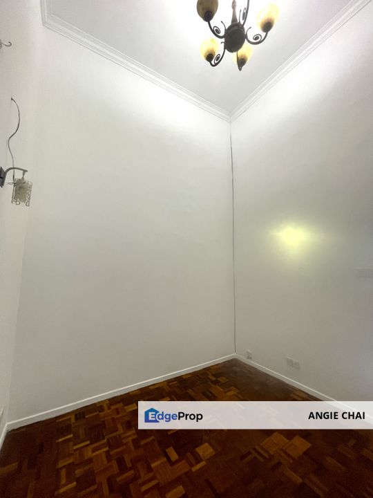 2 storey terrace basic unit surrounded by commercial facilities, schools, hospitals, banks, Selangor, Petaling Jaya