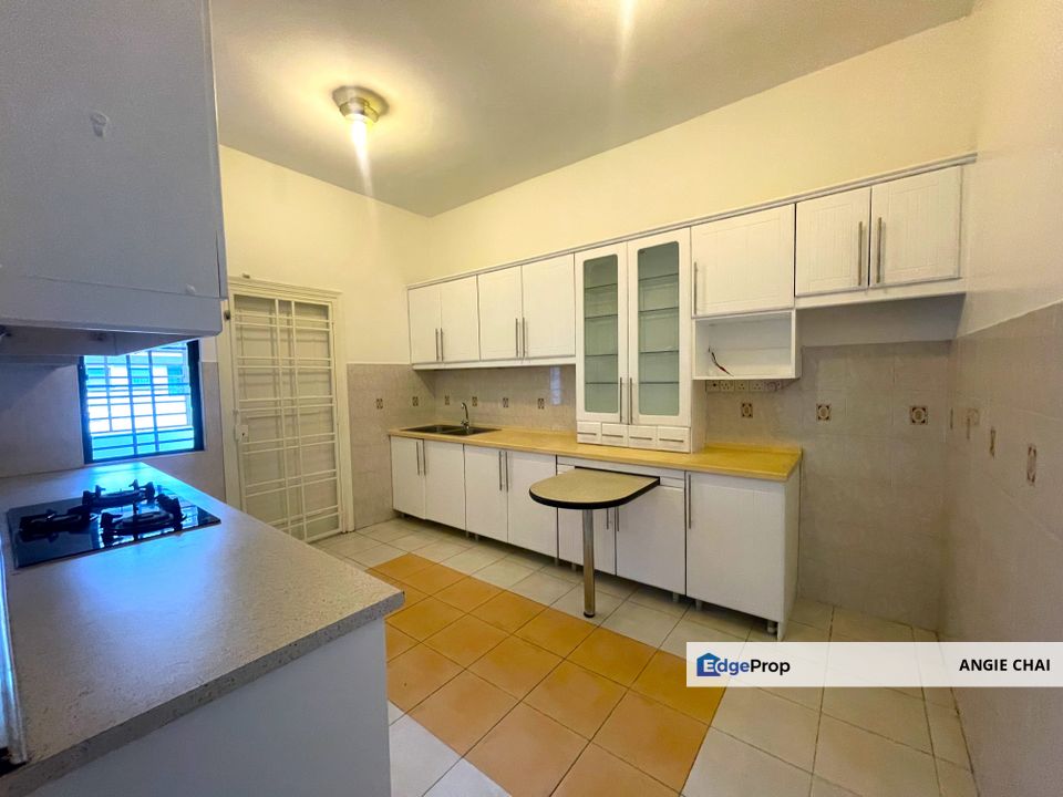 A Modern Sanctuary in a Pet-Friendly, Green Oasis, Selangor, Sunway Damansara