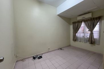 Fully Renovated Modern 2-Storey Link House @ Sunway Damansara