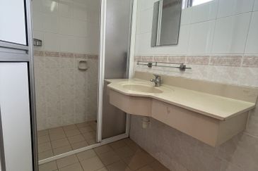 Fully Renovated Modern 2-Storey Link House @ Sunway Damansara