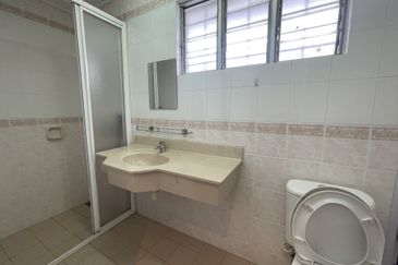Fully Renovated Modern 2-Storey Link House @ Sunway Damansara