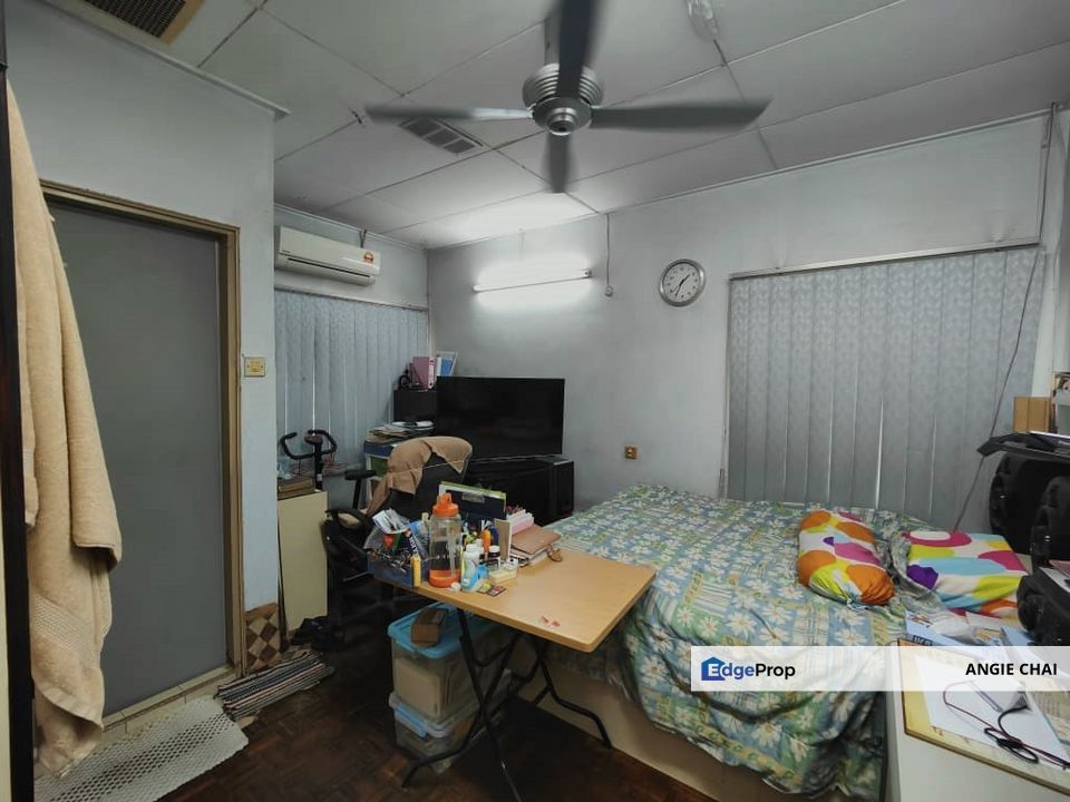 End-Lot Home in SS20 Bright, Spacious, and Brimming with Potential, Selangor, Damansara Utama