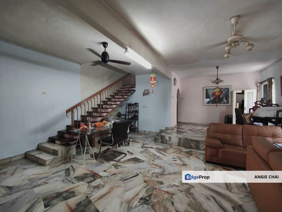 End-Lot Home in SS20 Bright, Spacious, and Brimming with Potential, Selangor, Damansara Utama