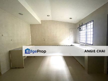 Discover the Potential of this Charming 2-Storey Link House in SS5, Selangor, Kelana Jaya