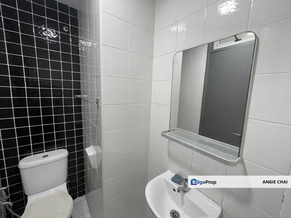 Stylishly Renovated High-Rise Condo, Urban Living Next to MRT, Kuala Lumpur, Taman Tun Dr Ismail